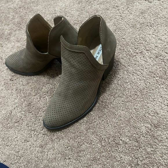Olive booties - Picture 2 of 3